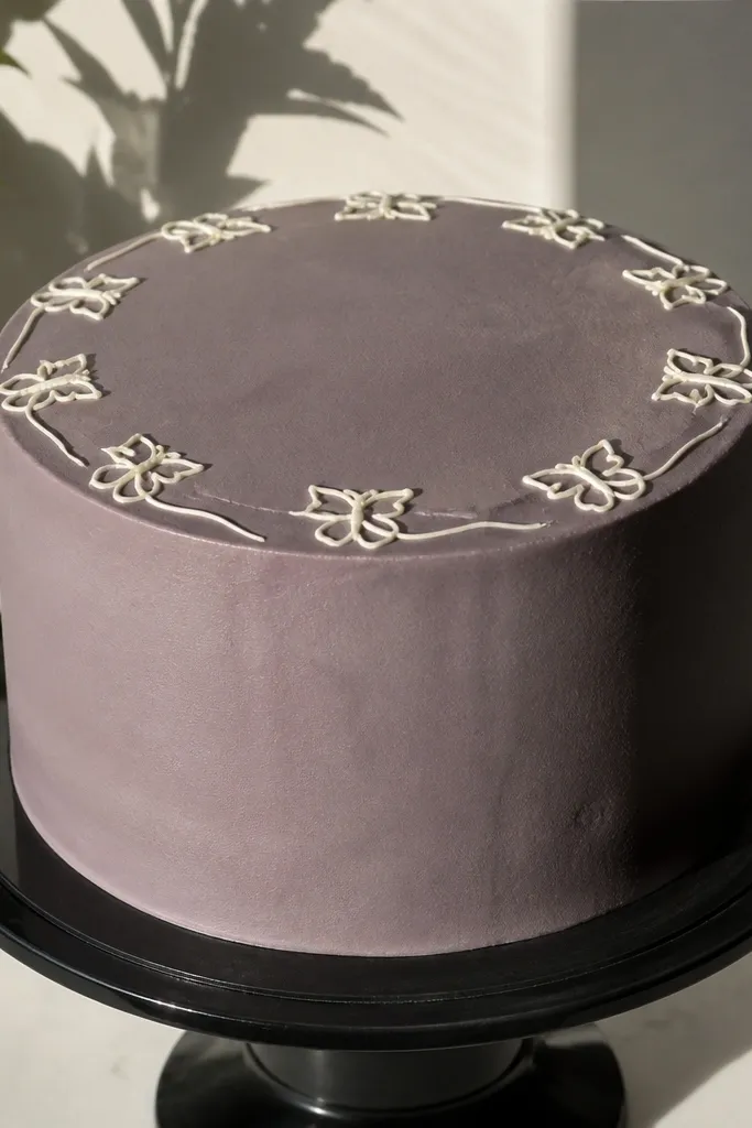 A ring of simple butterfly outlines around the top edge